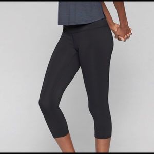 Athleta Sonar Capri Leggings